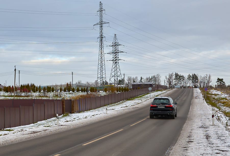 В Ленинградской области обновили дорогу через поселок Ленинское