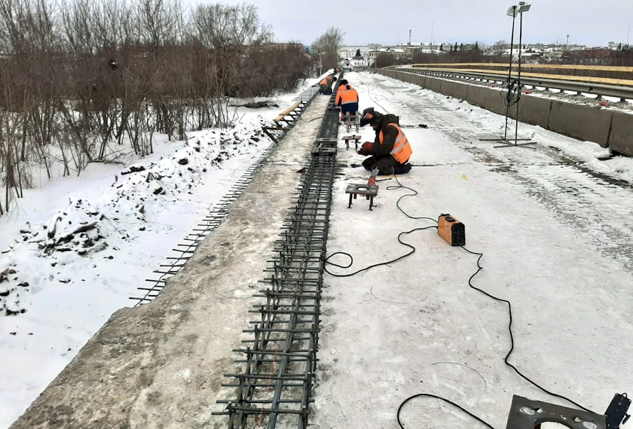 Курганская область: капремонт моста через Исеть на въезде в Далматово выполнен на 50%